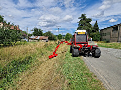 mulčování s příkopovým ramenem